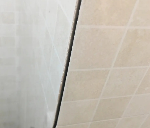 金山屯瓷砖空鼓维修公司分享阳台瓷砖脱落的修复过程可以分为以下几个步骤